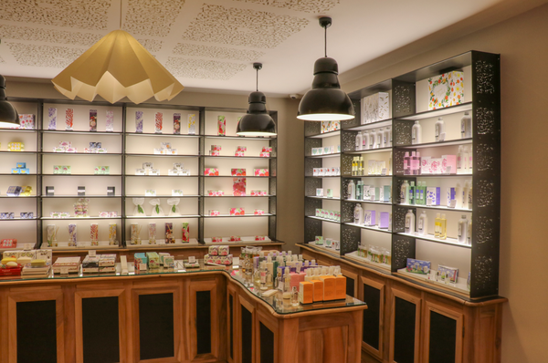 顛覆感官，重塑日常 Aesop「顛倒森林」新店，如何以空間敘事續(xù)寫品牌美學(xué)？